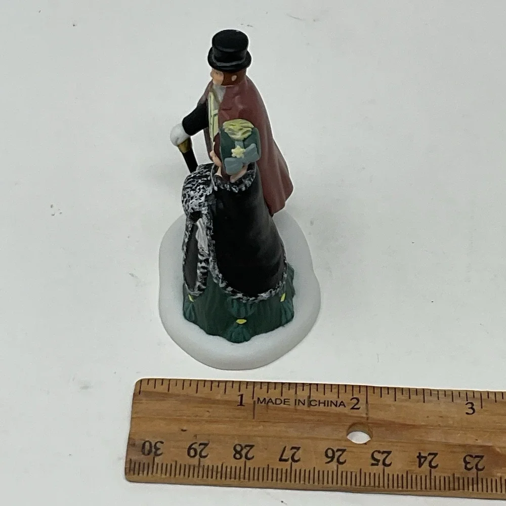 Dept 56 Dickens Village A Gentleman And Lady Christmas 56.58559